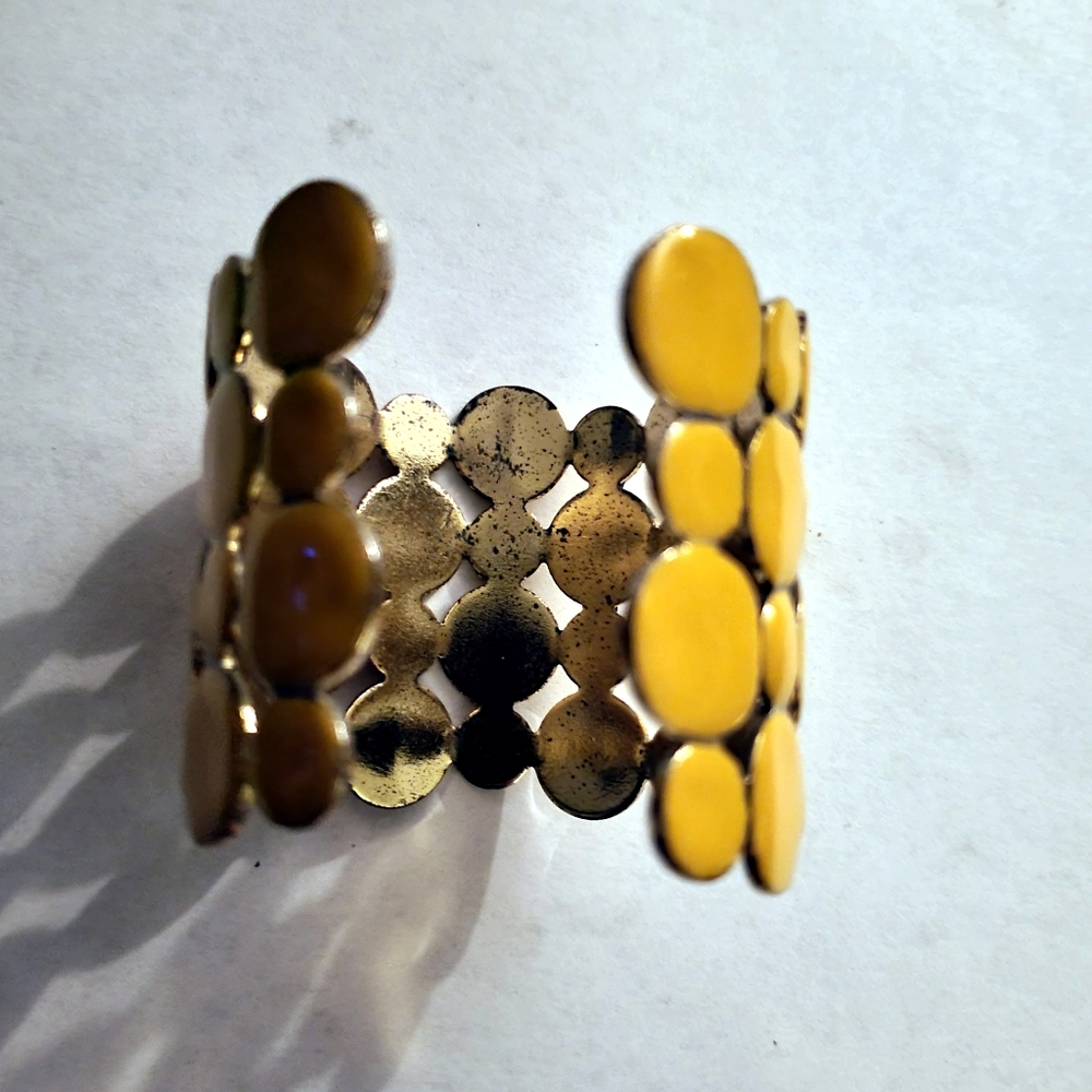 5/25 Vintage yellow enamel cuff Bracelet - Picture 3 of 5